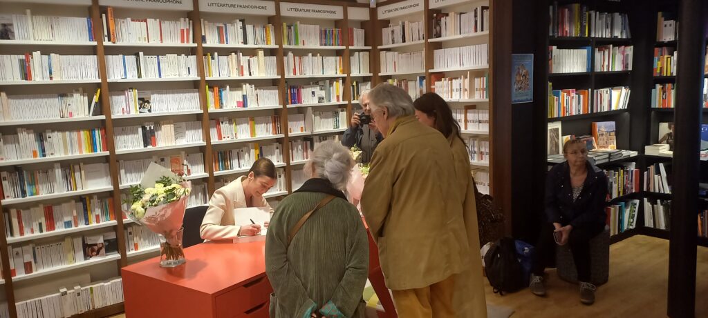 aurelie firmando libros aurelie firmando