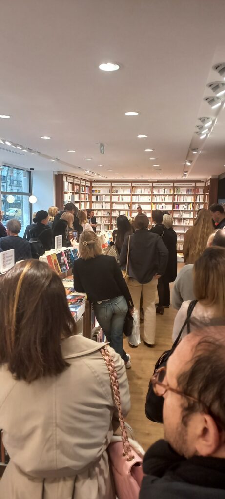 firma libros dupont La file pour la dédicace d´Aurélie Dupont